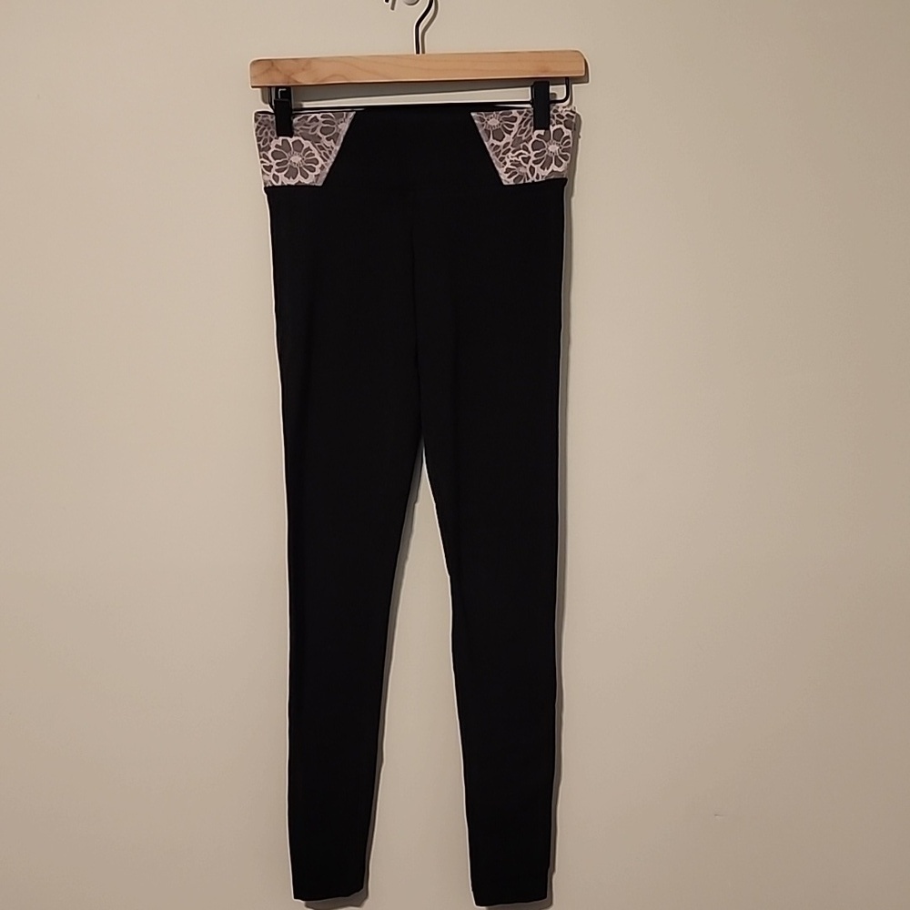 Victoria's Secret PINK yoga leggings size XS lace accents